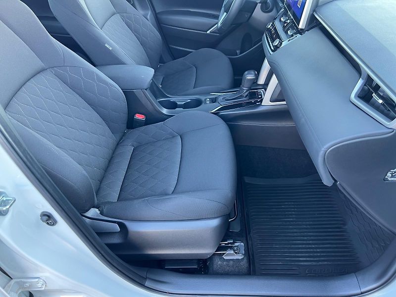 Toyota Corolla Cross (2023) HYBRID 146kW e-CVT 4X4 DPH - fotka 15 z 29