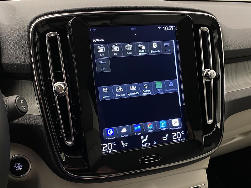 Volvo XC40 D4 AWD INSCRIPTION REZERVACE - fotka 38 z 44