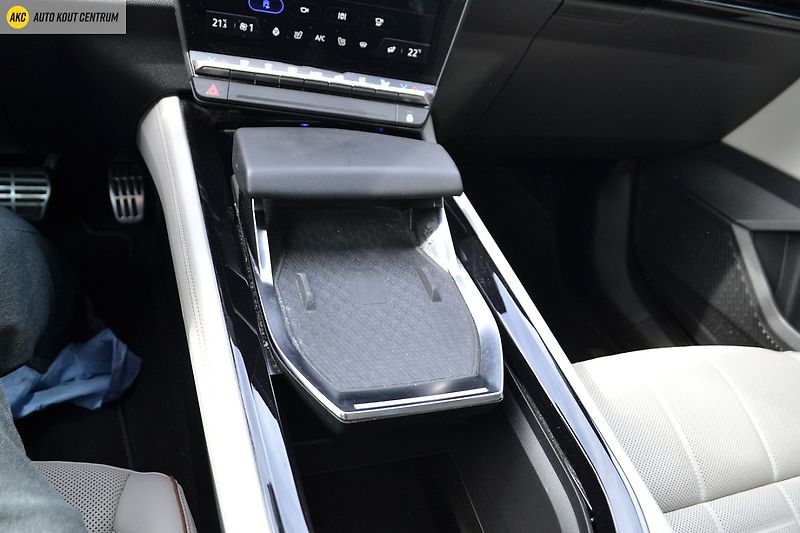 Renault Espace VI ICONIC E-TECH FULL HYBRID 2 - fotka 33 z 71