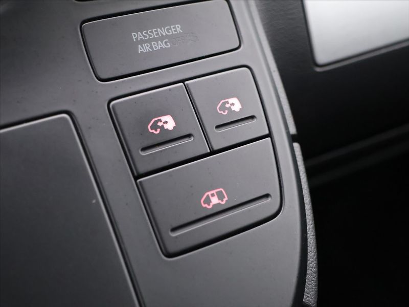 Volkswagen Multivan 2,0 TSI 150kW 4M DSG Highline - fotka 30 z 39