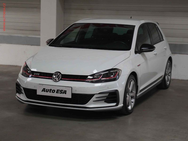 Volkswagen Golf (2017) 2.0 TSi, LED, park.čidla - fotka 3 z 20