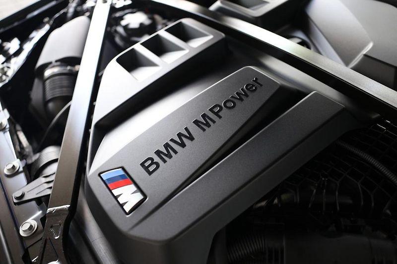 BMW M4 Competition M xDrive - fotka 13 z 35