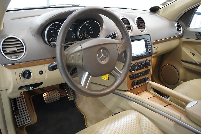 Mercedes-Benz GL (2006) 5,5I V8 4MATIC AUTOMAT 7 MÍST - fotka 15 z 36