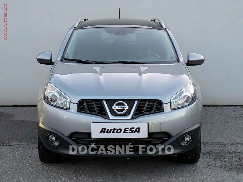 Nissan Qashqai (2012) 2.0i +2, Panorama, navi - fotka 2 z 11