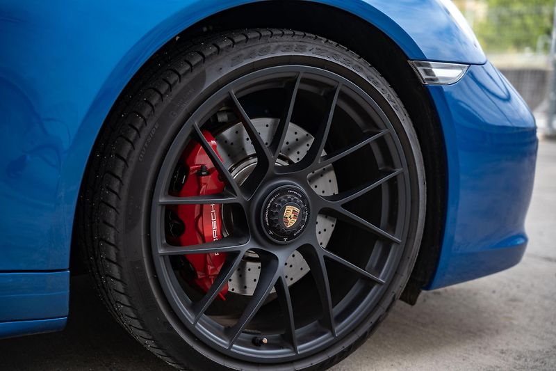 Porsche 911 (2018) 991 4 GTS Targa - fotka 13 z 38