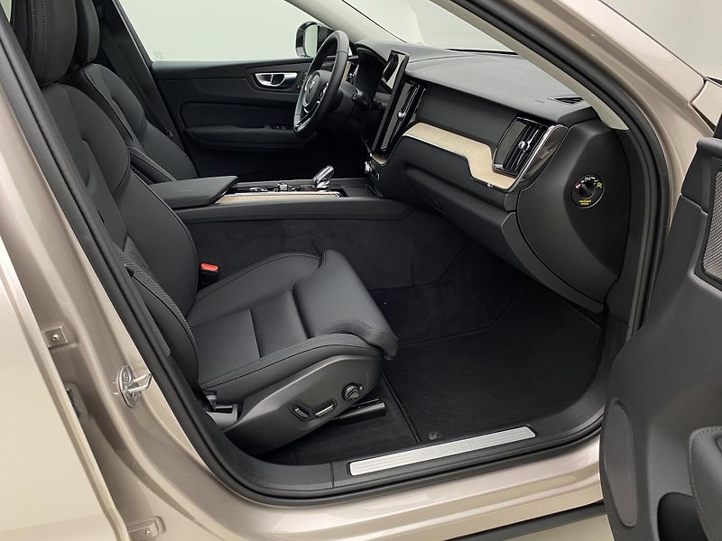 Volvo XC60 B5 AWD PLUS DARK AUT CZ 1.maj - fotka 22 z 63
