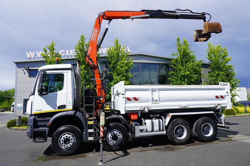 Mercedes-Benz (2020) Arocs 3236 8×4 / Crane Fassi - fotka 12 z 24