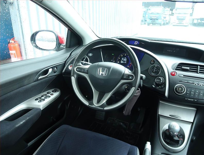 Honda Civic (2009) 1.8 i - fotka 7 z 17