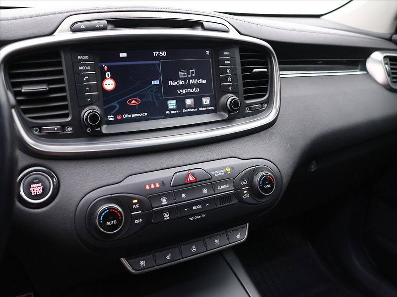 Kia Sorento 2.2 CRDI 147kW Exclusive 4x4 - fotka 20 z 33