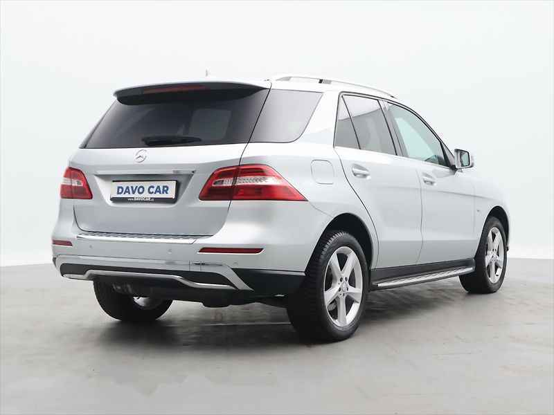 Mercedes-Benz Třídy M 3,0 190kW 350 BlueTec 4Matic C - fotka 7 z 33