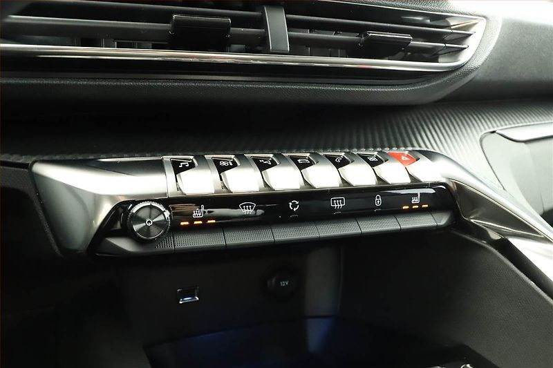Peugeot 5008 (2024) Allure 1.5 BlueHDi - fotka 15 z 17