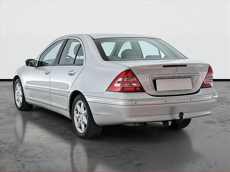 Mercedes-Benz Třídy C (2003) C 240 4MATIC, 4X4, Automat - fotka 4 z 17