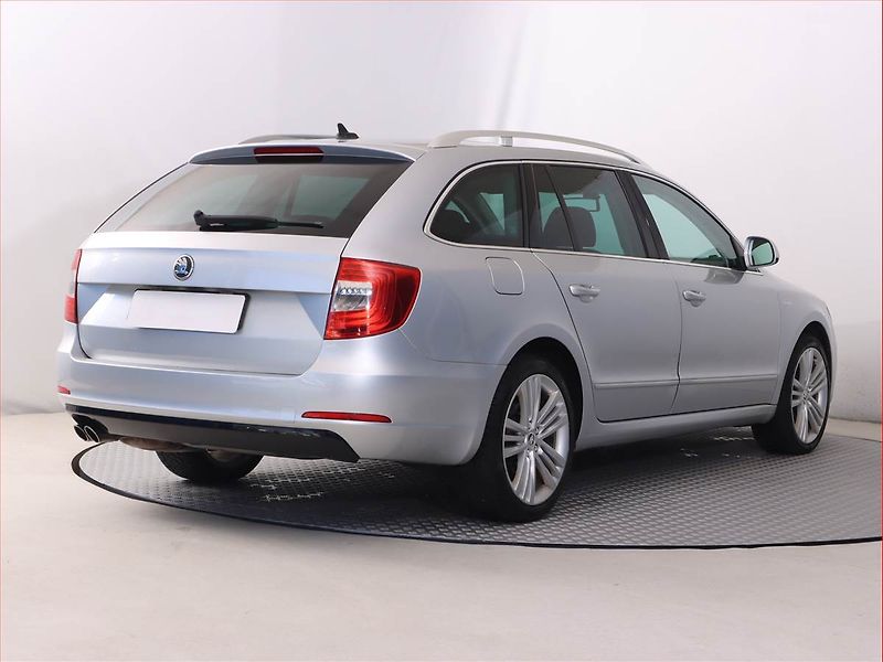 Škoda Superb (2013) Laurin&Klement 2.0 TDI - fotka 5 z 21