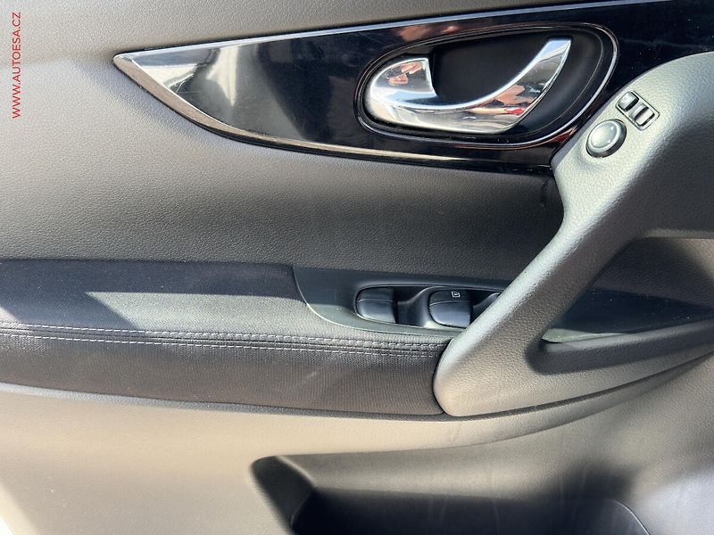 Nissan Qashqai (2015) 1.6dCi, ČR, STK11/27 - fotka 11 z 17