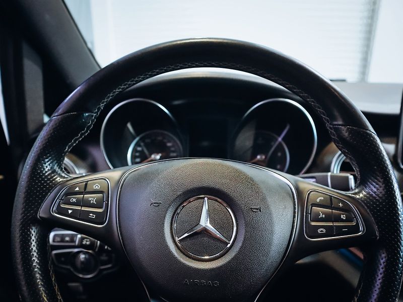 Mercedes-Benz Třídy V V 250d 4MATIC AMG - fotka 20 z 26