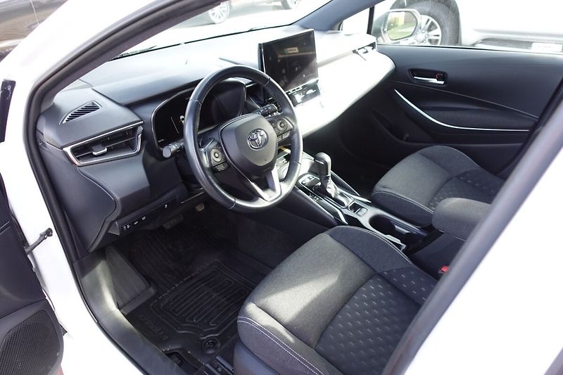 Toyota Corolla 2,0HSD 112kW Comfort Tech - fotka 11 z 32