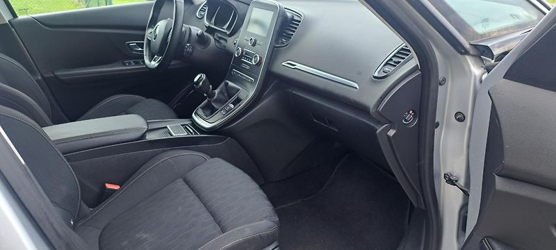 Renault Scénic 1,3TCE 103KW 7 MÍST - fotka 8 z 14