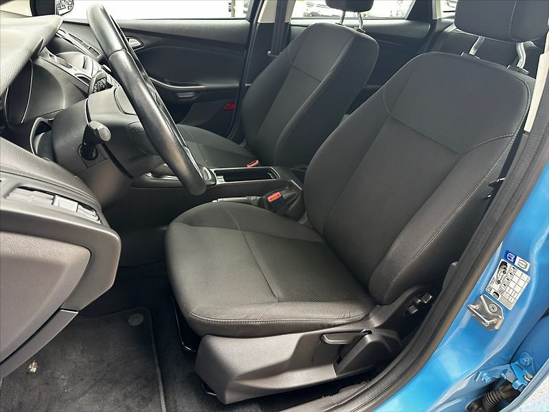 Ford Focus 1,6 i 16V 77kW-CZ-1 MAJITEL!! - fotka 10 z 32