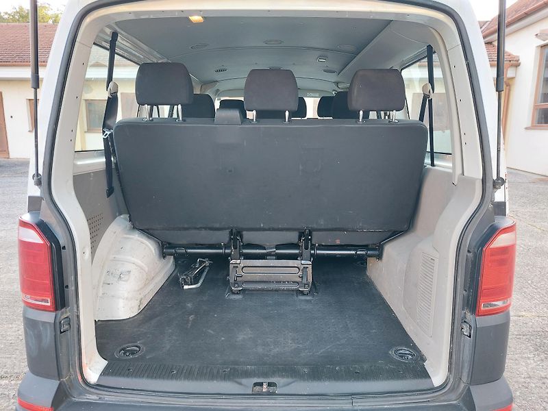Volkswagen Transporter 2,0 TDi 75kw 9 míst - fotka 16 z 17