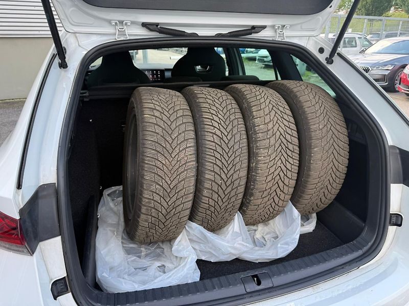 Škoda Octavia Sportline 2.0 TDI 110kW DSG Co - fotka 25 z 26