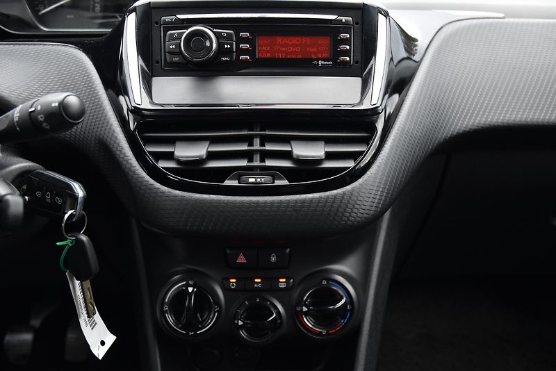 Peugeot 2008 1.2, KLIMATIZACE, TEMPOMAT - fotka 15 z 36