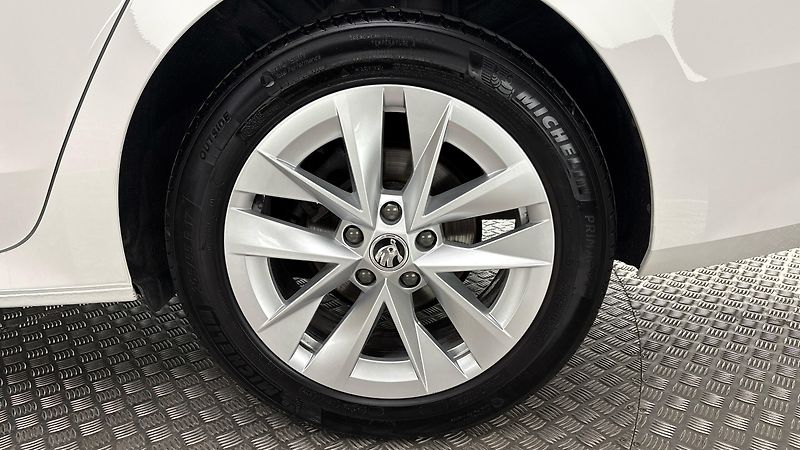 Škoda Octavia 2.0 TDI DSG Style Combi - fotka 19 z 26
