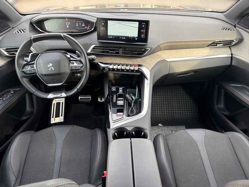 Peugeot 5008 (2023) 1.2PT 96kW CZ DPH - fotka 9 z 11