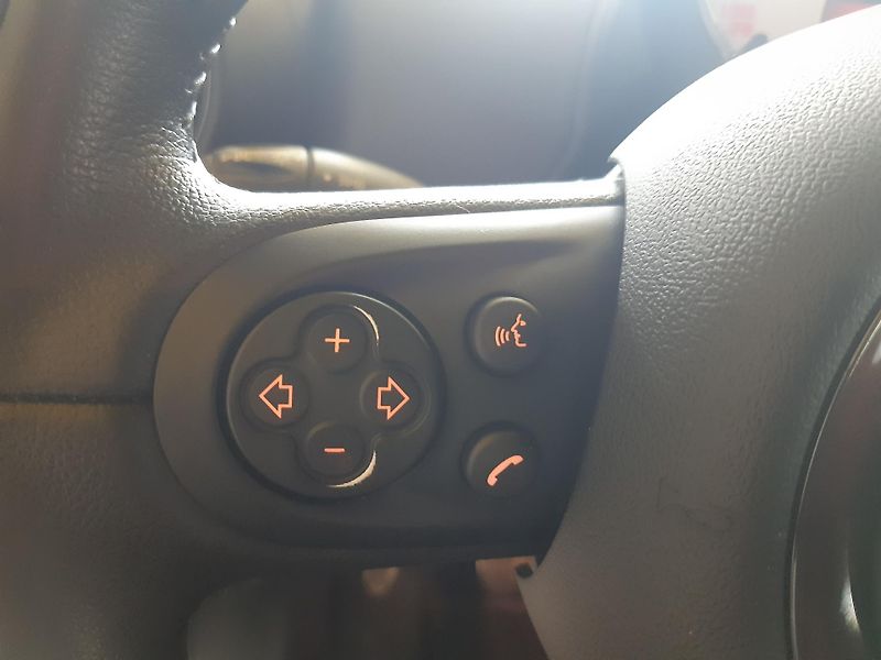 Mini Countryman 2.0 D S COOPER 4x4  - fotka 16 z 23