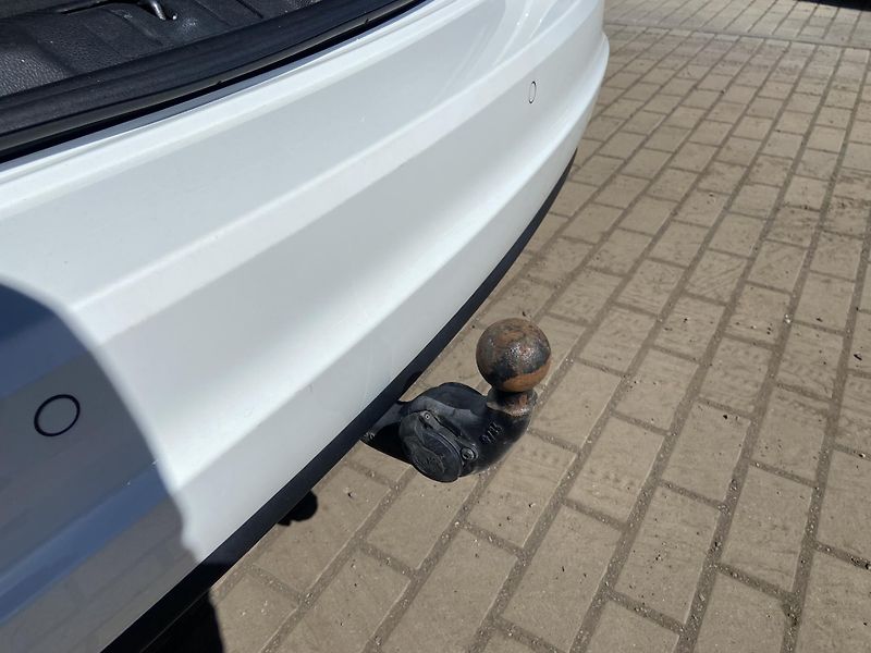 Volkswagen Sharan 2.0 TDI 130kW BMT Highline - fotka 10 z 26
