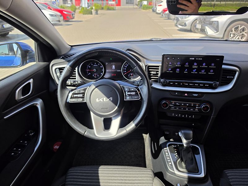 Kia Ceed (2022) 1,5 T-GDI 118kW DCT TOP - fotka 11 z 15