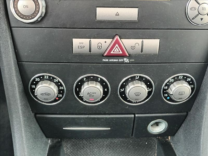 Mercedes-Benz SLK 1,8 200 KOMPRESSOR,120KW - fotka 27 z 33