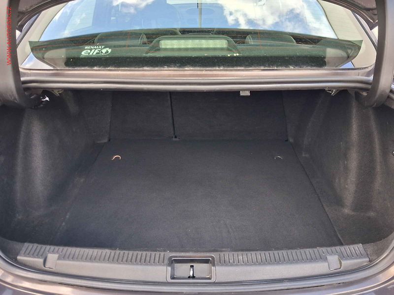 Renault Fluence (2013) 1.6 16V, ČR, AC, tempo, park - fotka 7 z 14