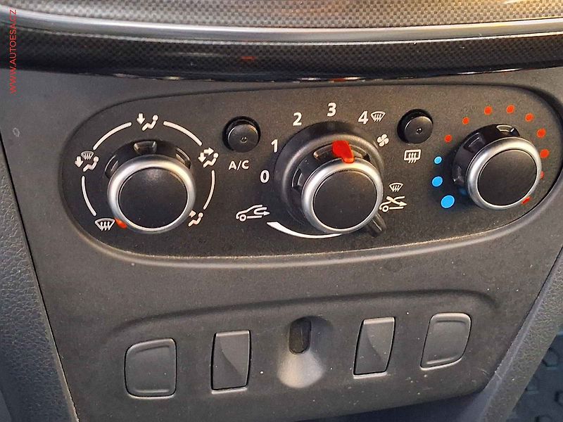 Dacia Sandero (2018) 1.0 SCe, 1.maj,ČR, AC - fotka 13 z 15