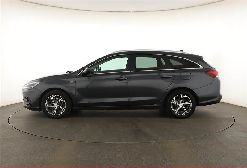 Hyundai i30 (2024) Family Smart 1.5 T-GDI - fotka 3 z 20