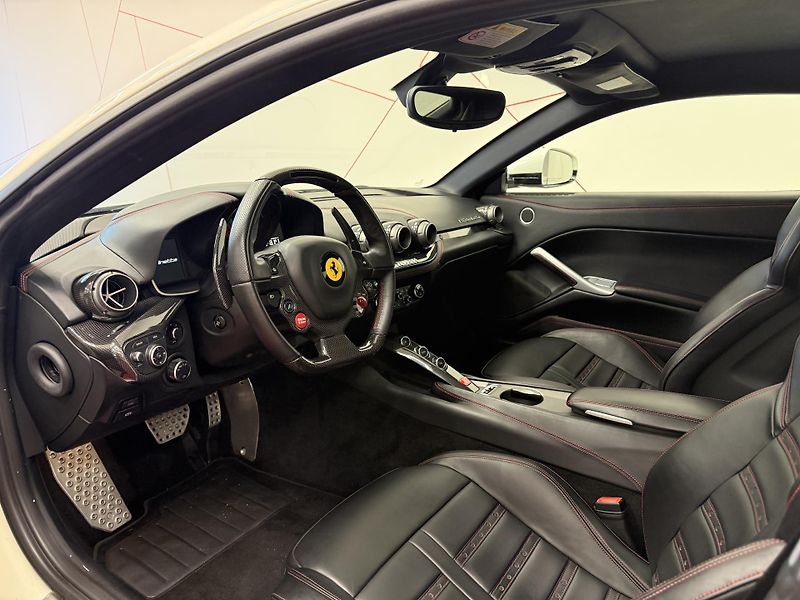 Ferrari F12 Berlinetta (2014) F12 LIFT*DISPALY*CAMERA*CARBON - fotka 8 z 12