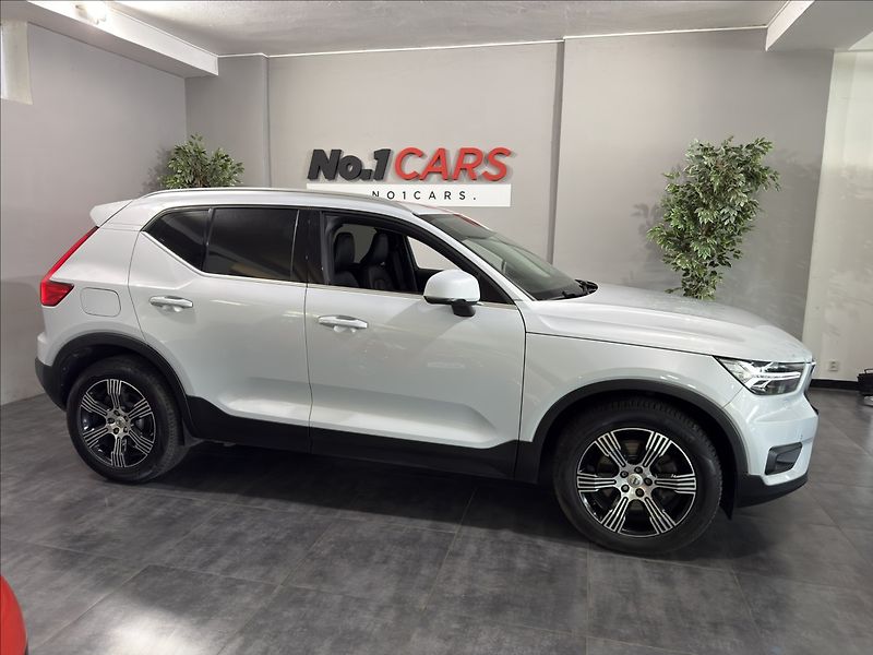 Volvo XC40 2,0   D4 INSCRIPTION ZÁRUKA 28 - fotka 41 z 46