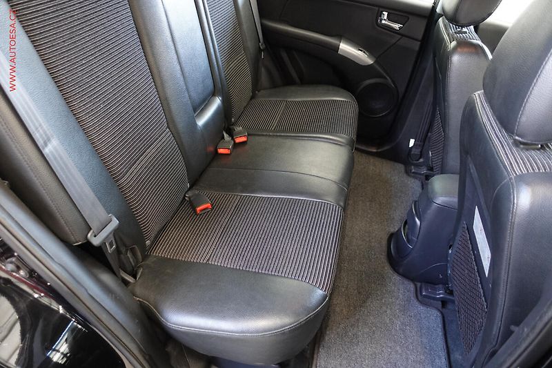 Kia Sportage (2005) 2.0i 4x4, AC, temp, tažné - fotka 13 z 20