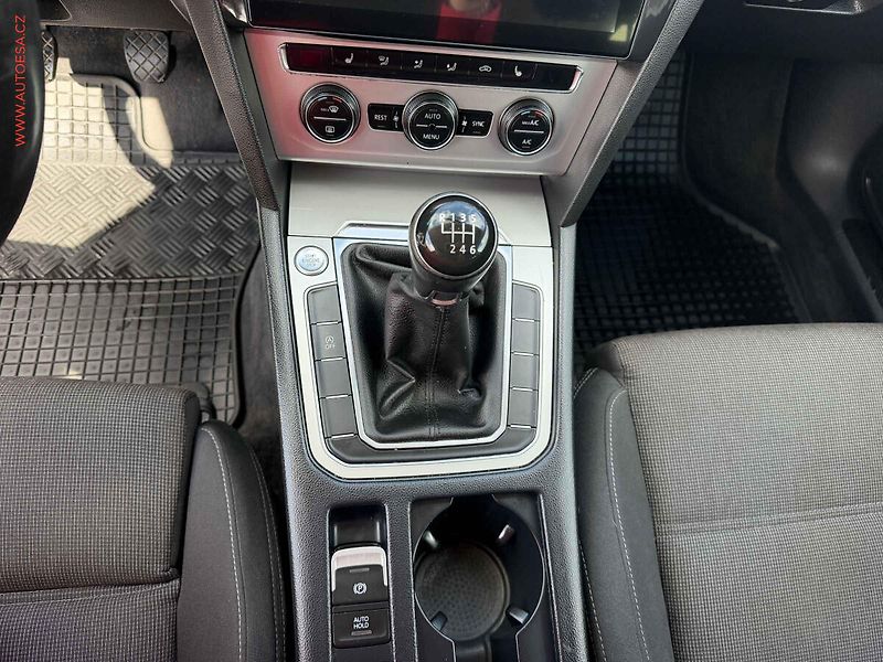 Volkswagen Passat (2015) 2.0TDi, AC - fotka 14 z 17
