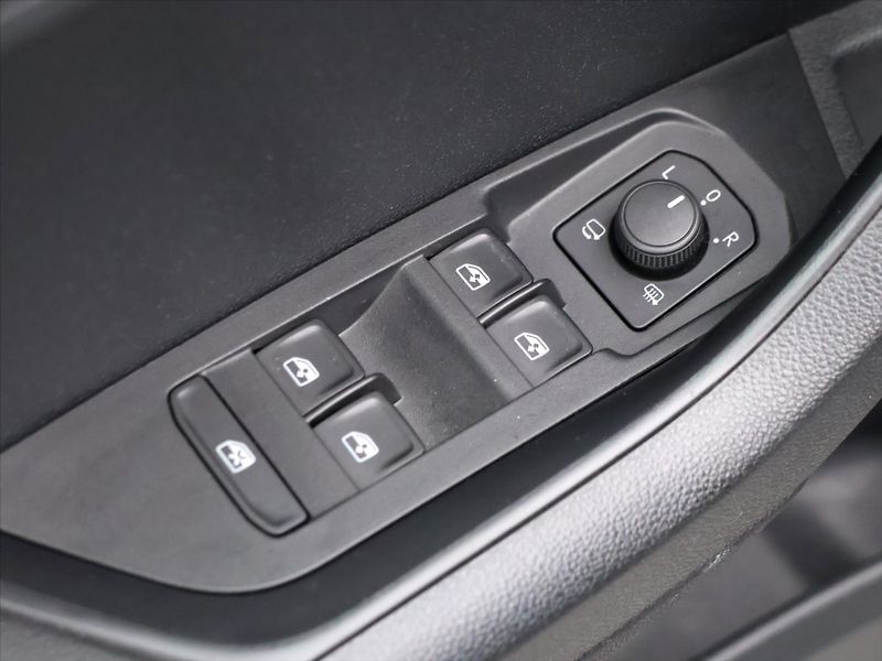 Škoda Karoq 1,5 TSI 110kW Style Plus DPH C - fotka 15 z 34