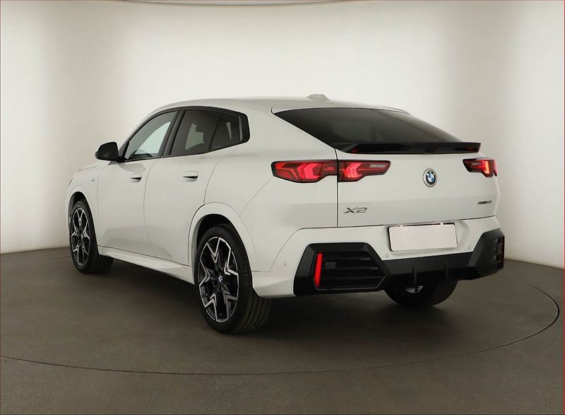 BMW X2 (2025) sDrive20i - fotka 4 z 20