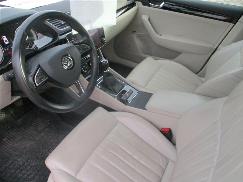 Škoda Superb 2,0 TDI, L&K,serv.historie,CZ - fotka 21 z 46