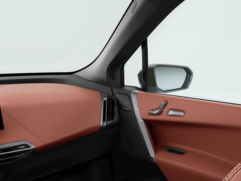 BMW iX xDrive60 - fotka 10 z 12