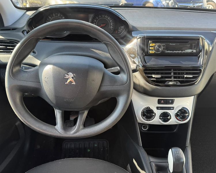 Peugeot 208 (2014) - fotka 11 z 13