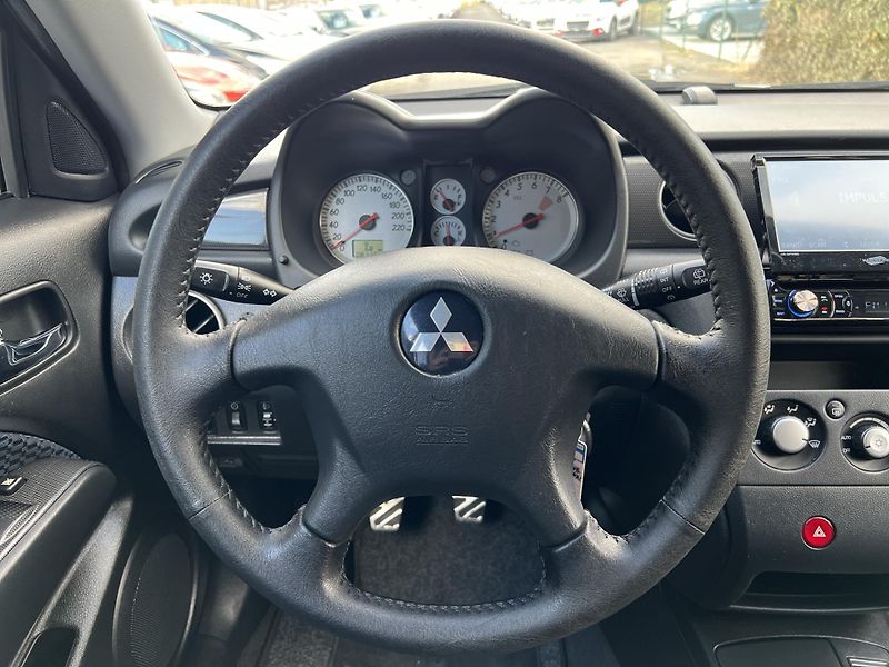 Mitsubishi Outlander Navigator 2.0i 4x4 KLIMA ALU - fotka 13 z 32