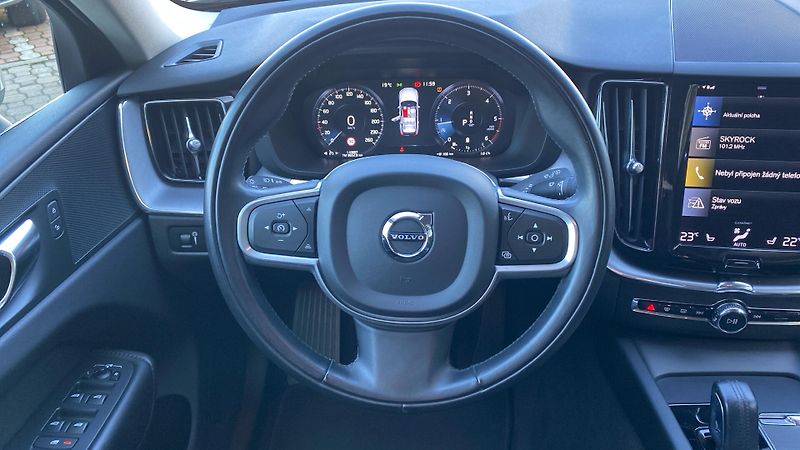 Volvo XC60 MOMENTUM PRO, B4 AWD, 145+10 k - fotka 13 z 30