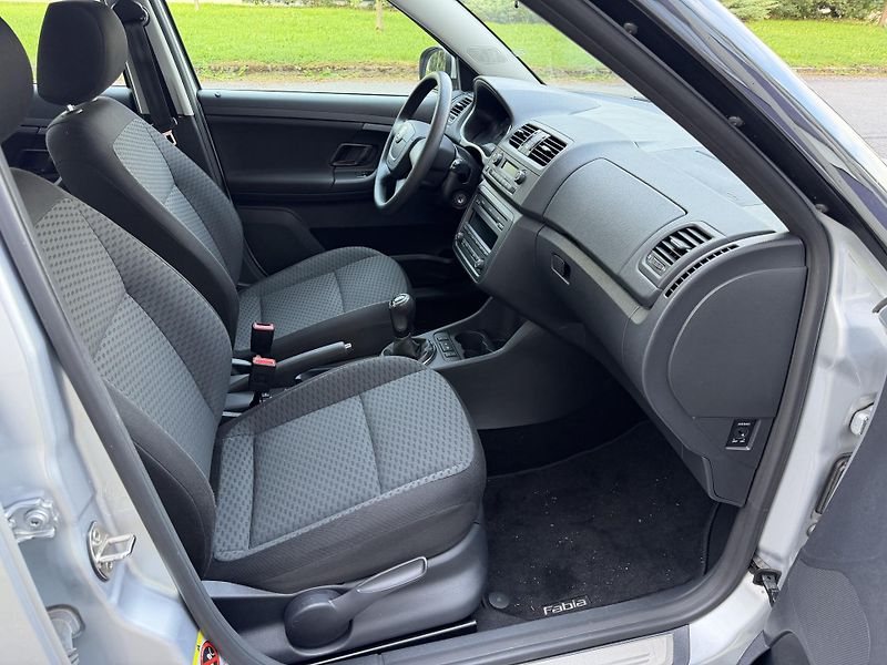 Škoda Fabia 1,2 TSI SERVIS.KN. - fotka 17 z 32