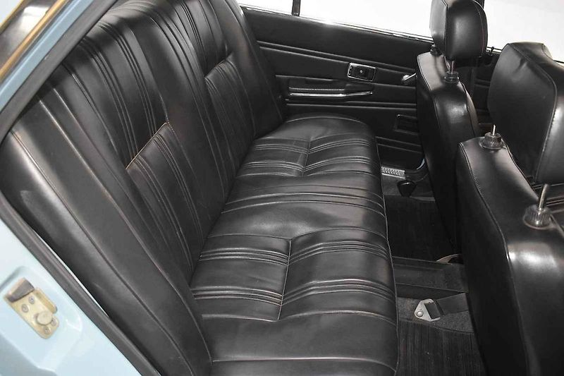 Sedan Škoda 720 je kompletní a provozuschopný