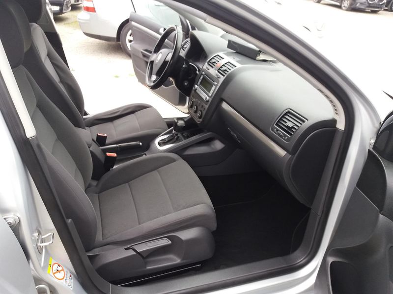 Volkswagen Golf 1.4TSi,DSG,90kW,SERVI.KNÍŽKA - fotka 10 z 21