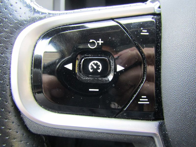 Volvo V90 (2018) D5 AWD POLESTAR 173kW - fotka 34 z 43