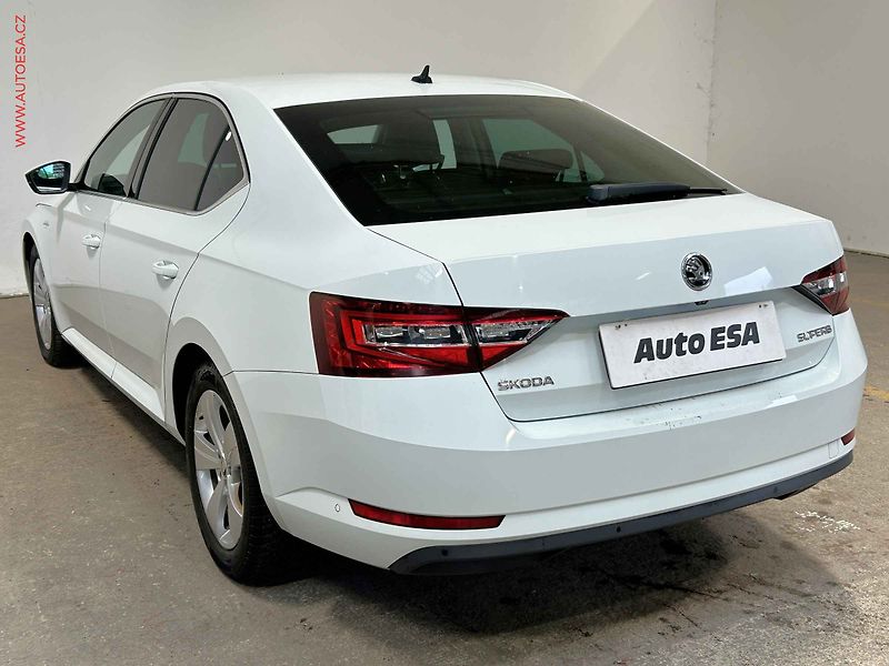 Škoda Superb (2018) 2.0TDi, ČR, L&K, bixen, kůže - fotka 6 z 17